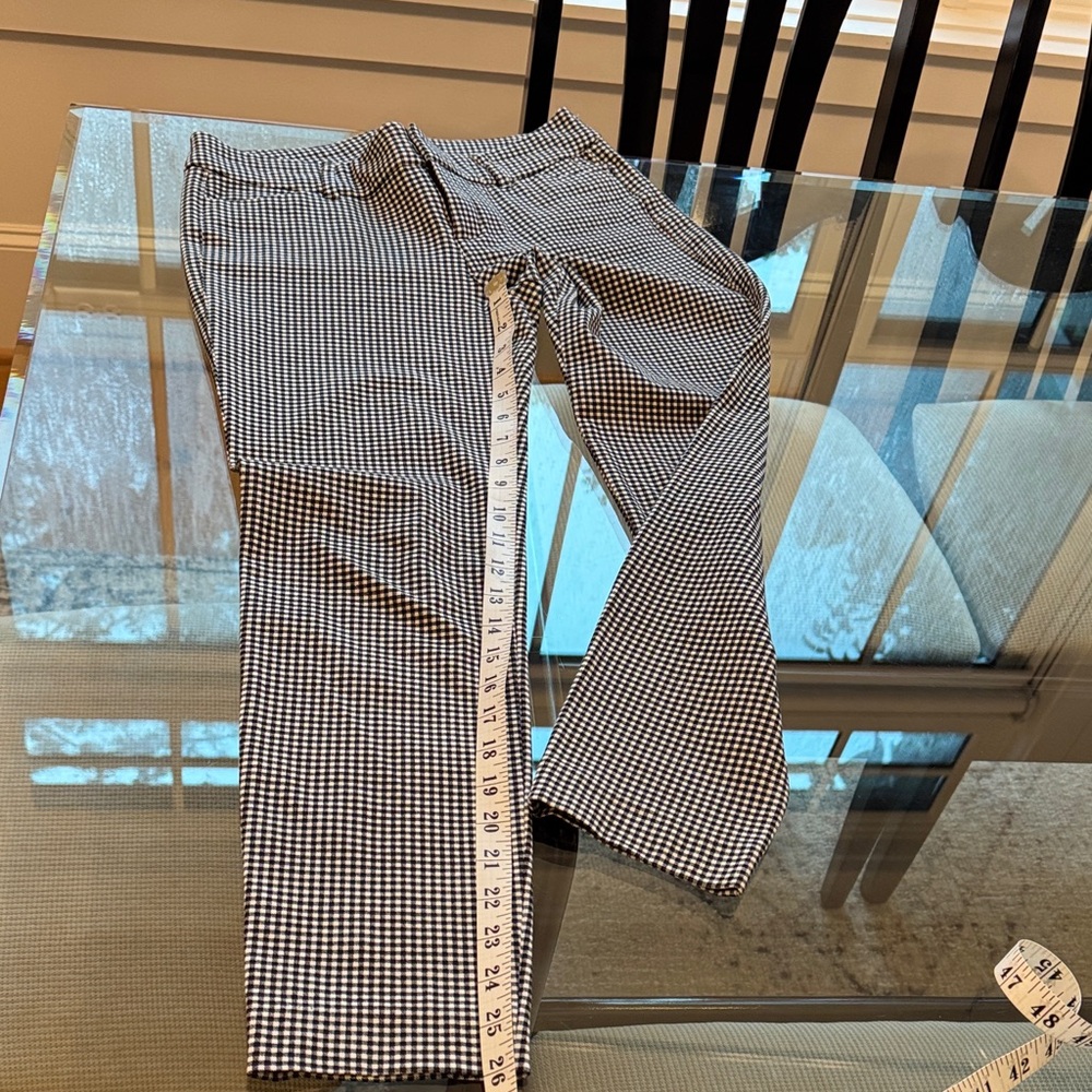 Old Navy Women's Black and White Checkered Cropped Mid Rise Pants